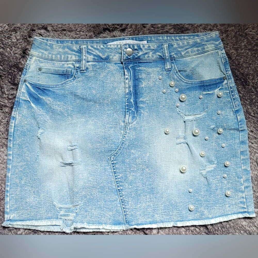 Denim skirt with pearls 🫧
